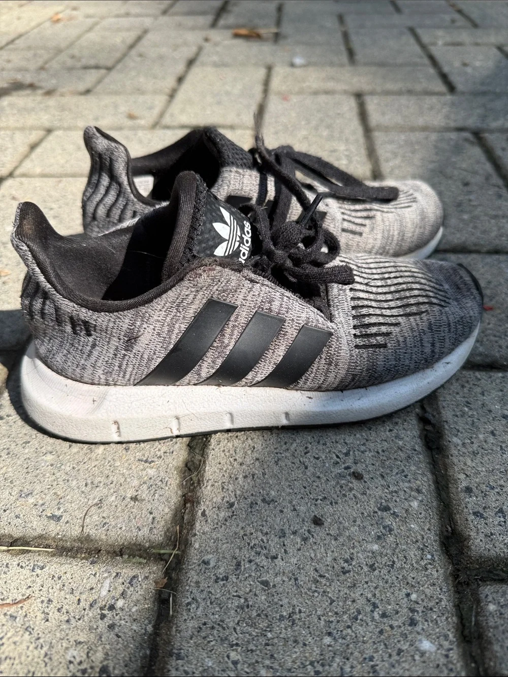 Adidas Kids Swiftrun Sneaker size 1